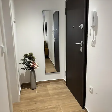 Lav- Newly, Modern Spot