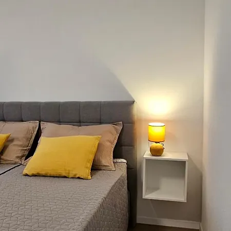 Lav- Newly, Modern Spot Apartamento