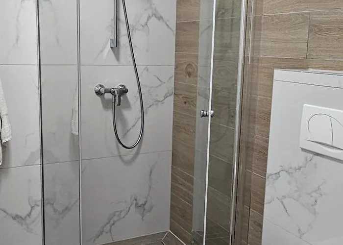 Lav- Newly, Modern Spot Пула