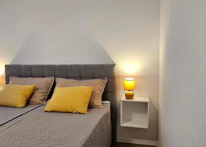 Lav- Newly, Modern Spot Appartement