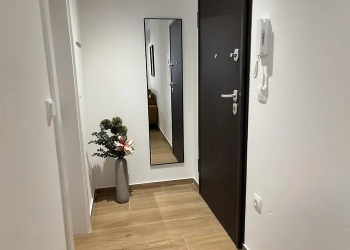 Lav- Newly, Modern Spot