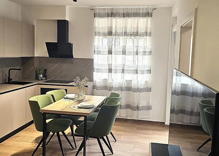 Lav- Newly, Modern Spot Póla